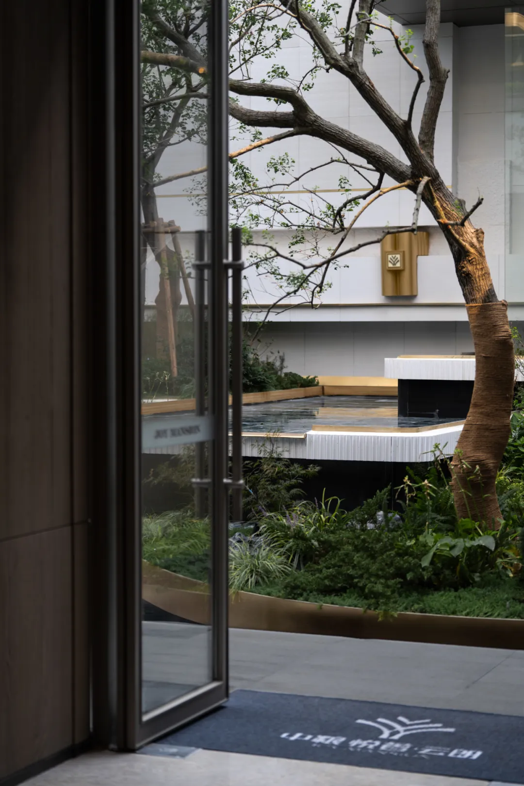 1744254978875877.jpg 1744254951500.jpg